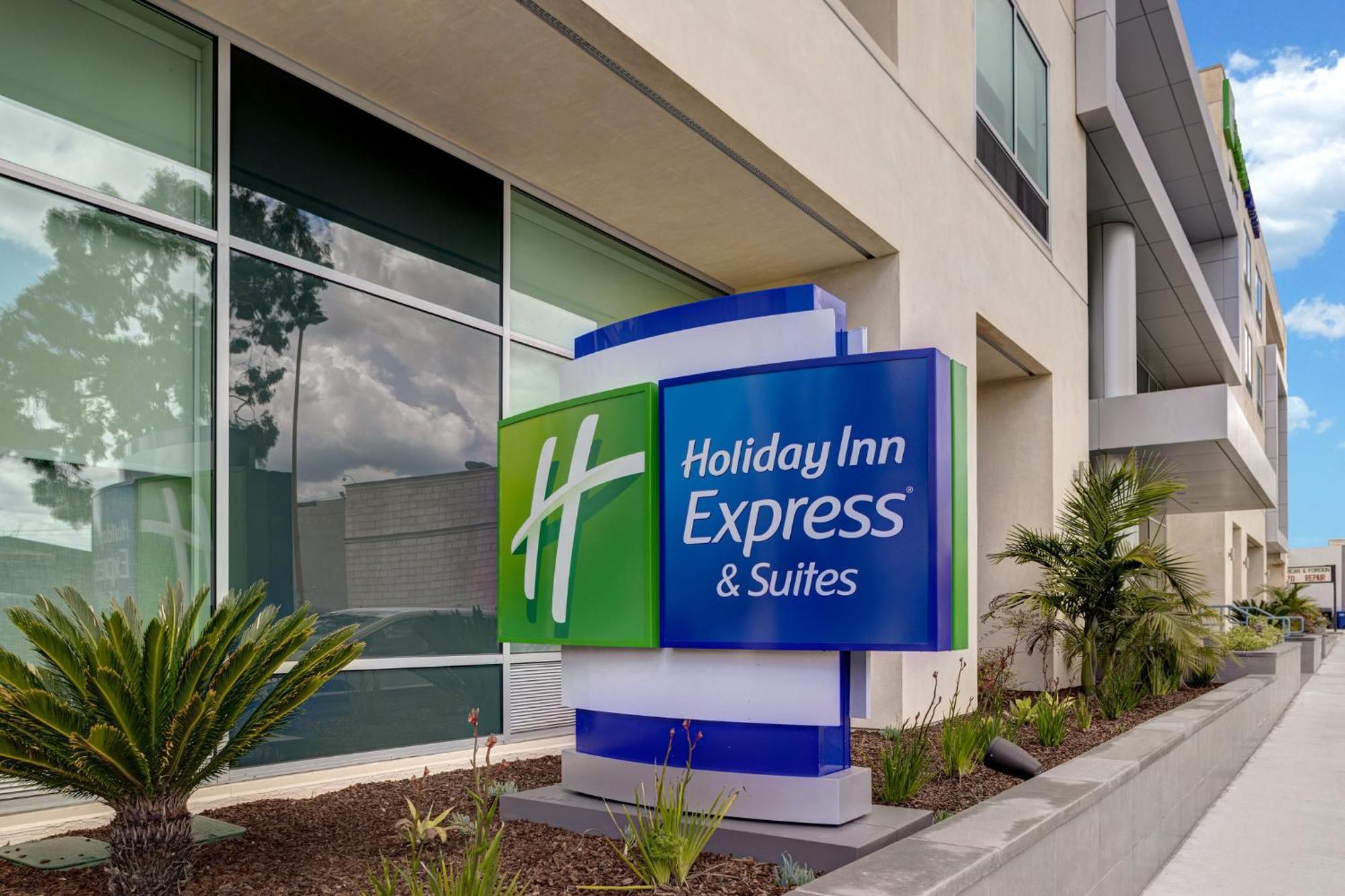 Holiday Inn Express & Suites - Glendale Downtown Exterior photo
